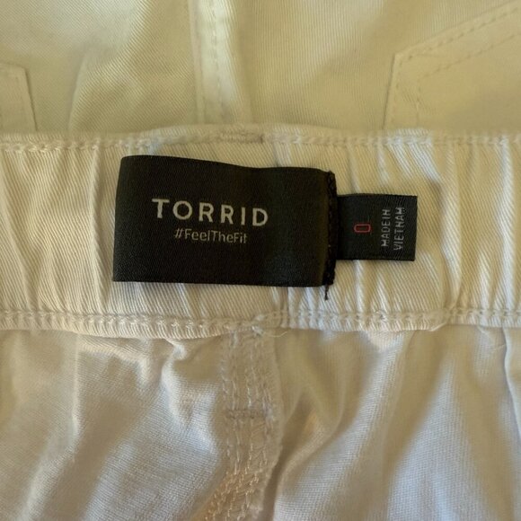 Women's 0 Torrid Drawstring Pull on White Shorts Elastic Waist - Picture 4 of 6
